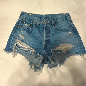 Levi 501 cut off shorts size 28
